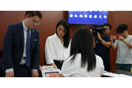 标题：找公司要账找媒体好使吗？